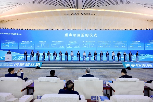 签约_副本.jpg