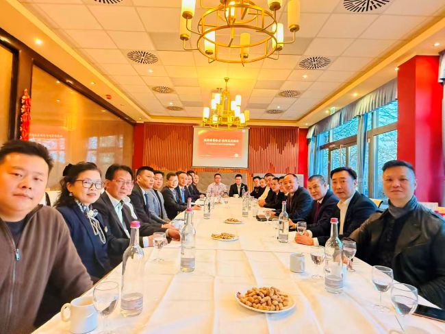 中国驻杜塞尔多夫总领馆举办党的二十届四中全会精神座谈