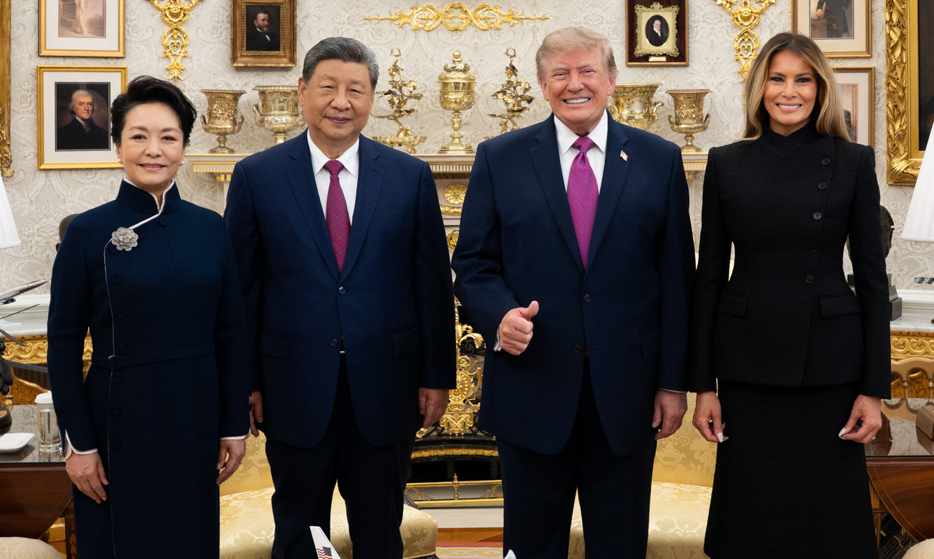 20261001221700224.jpg First_Lady_Melania_Trump_and_First_Lady_Peng_Liyuan_tour_the_Smithsonian_National_Museum_of_Asian_Art_in_Washington,_D.C._(F20260924AH-4938)_(cropped).jpg